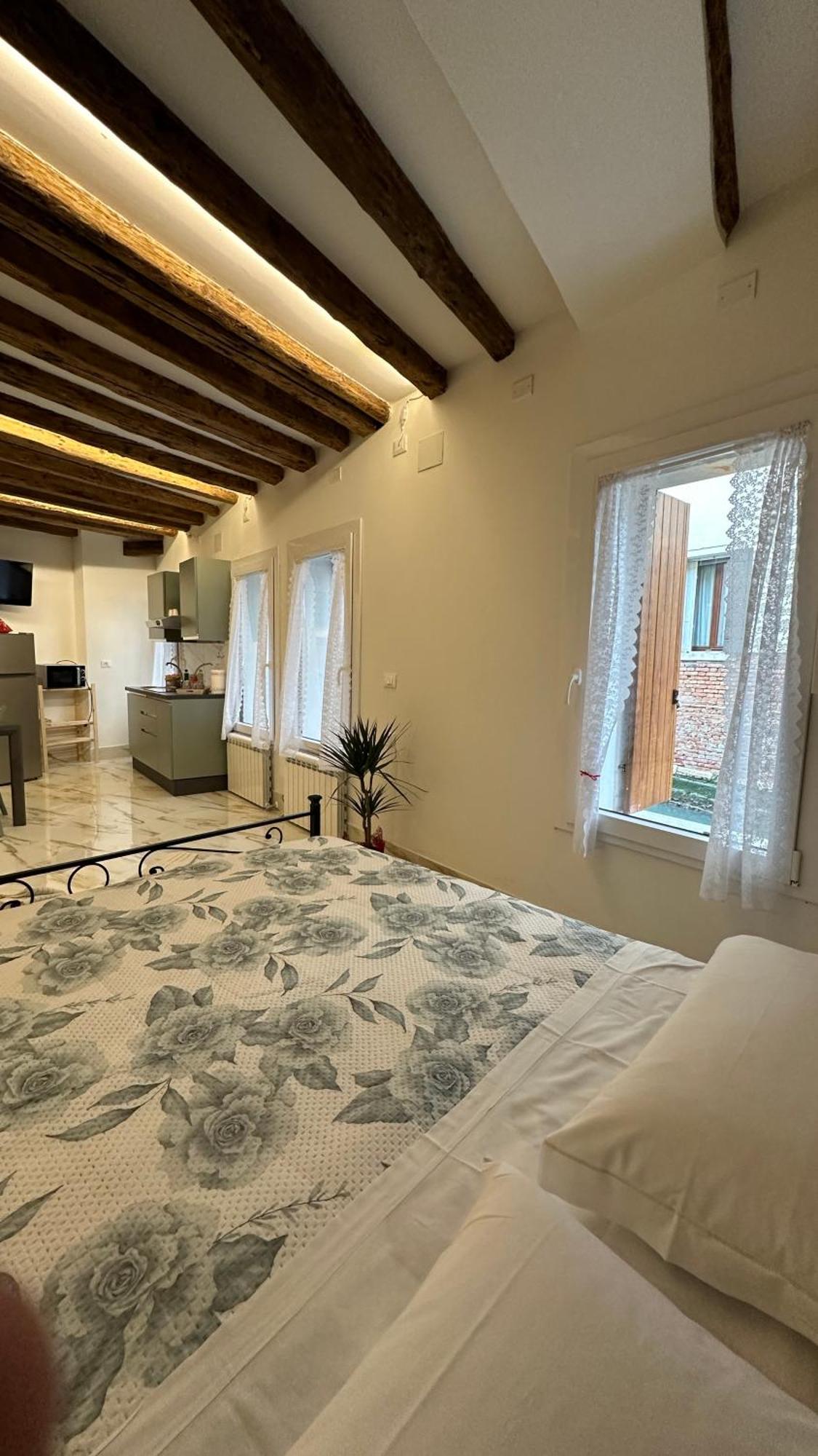 Ca Lucia Canal View Венеция Экстерьер фото